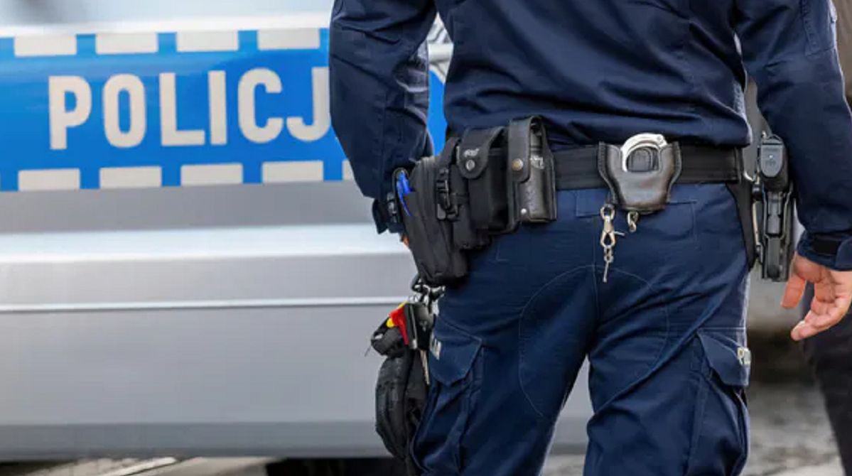 Uderzyła w samochody, a potem w drzewo. Miała blisko 4 promile