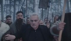Nowa odsłona znanej kampanii Snickers. José Mourinho jako przywódca wikingów