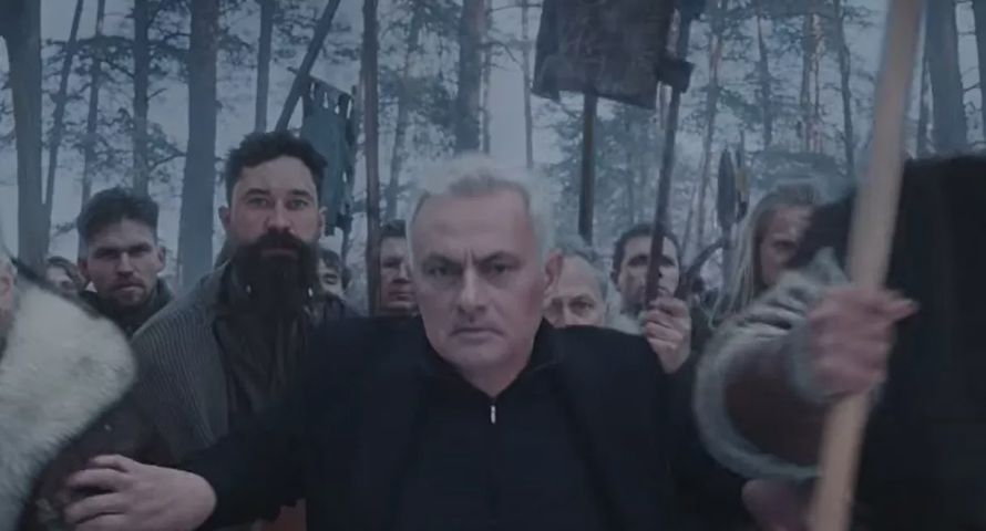 Nowa odsłona znanej kampanii Snickers. José Mourinho jako przywódca wikingów
