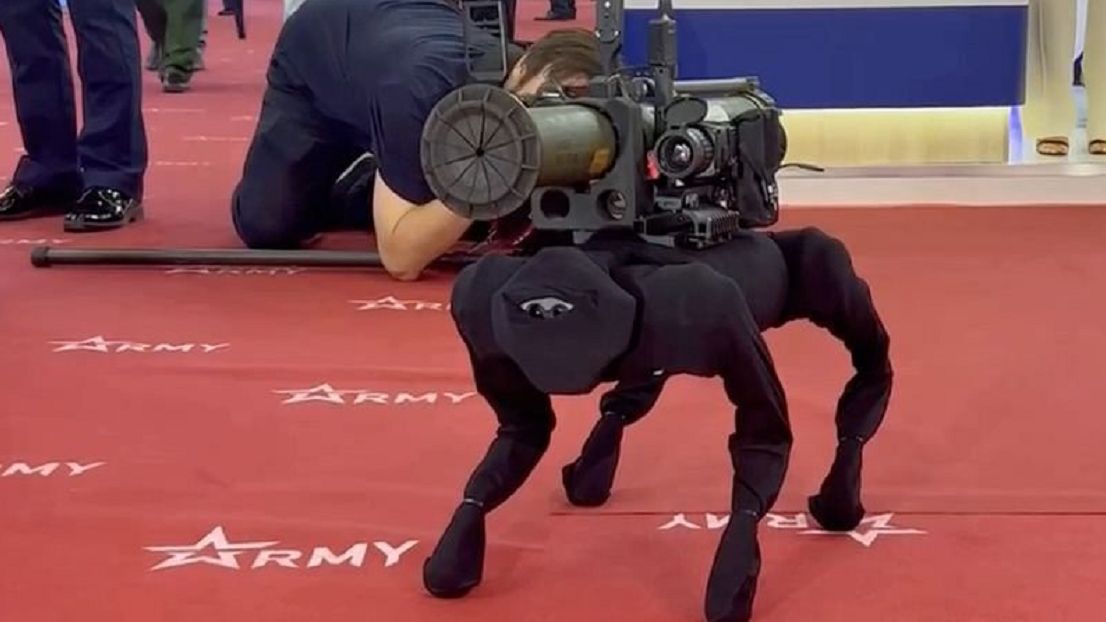 Rosjanie pochwalili się "robotem bojowym", który w rzeczywistości jest chińskim robotem dla domu