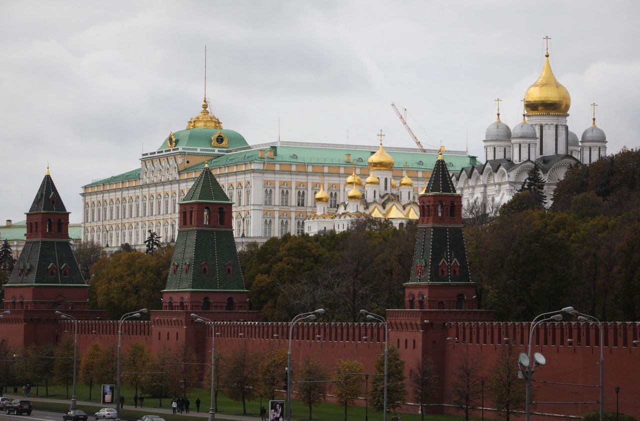 Rosjanie coraz częściej tworzą fake newsy, podszywając się pod największe media (Photo illustration by Jesús Hellín/Europa Press via Getty Images)