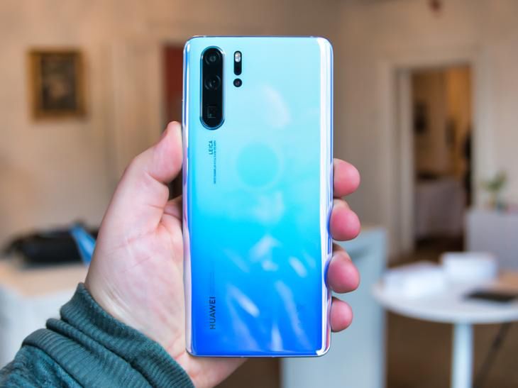 Huawei P30 Pro to bez dwóch zdań jeden z najlepszych smartfonów roku 2019. Udanie rywalizuje z Galaxy S10+ i iPhone'm XS Max. Co się stanie, gdy takiej konkurencji zabraknie? / Fot. Komórkomania (Miron Nurski)