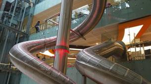 Lotniskowa zjeżdżalnia w Singapurze [wideo] 1