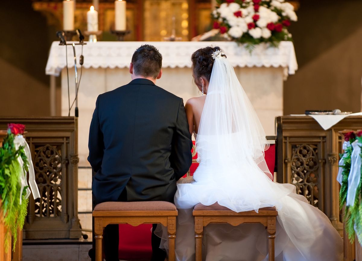 Ile może wynosić ślubne "co łaska", które para młoda zostawia w kościele?