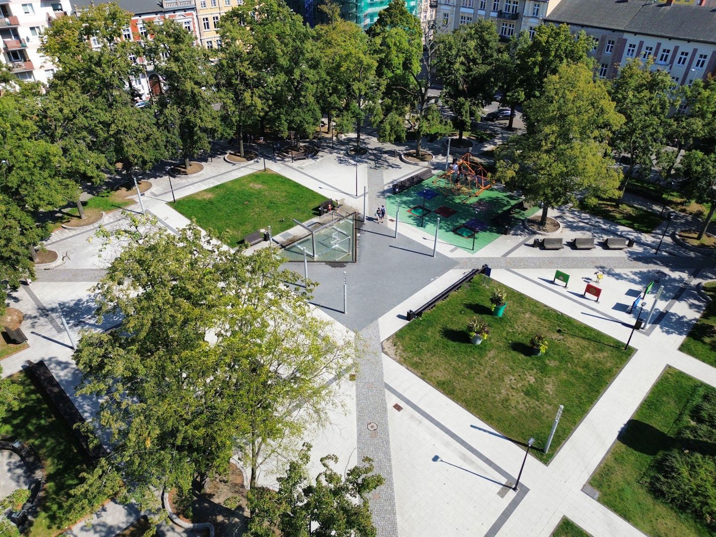 Zakres współpracy obejmuje m.in. organizację konkursów dyplomowych dla studentów architektury, promowanie wiedzy o architekturze i historii miasta, w tym wydanie książki „Mia100”, poświęconej stu najważniejszym budynkom Gorzowa.