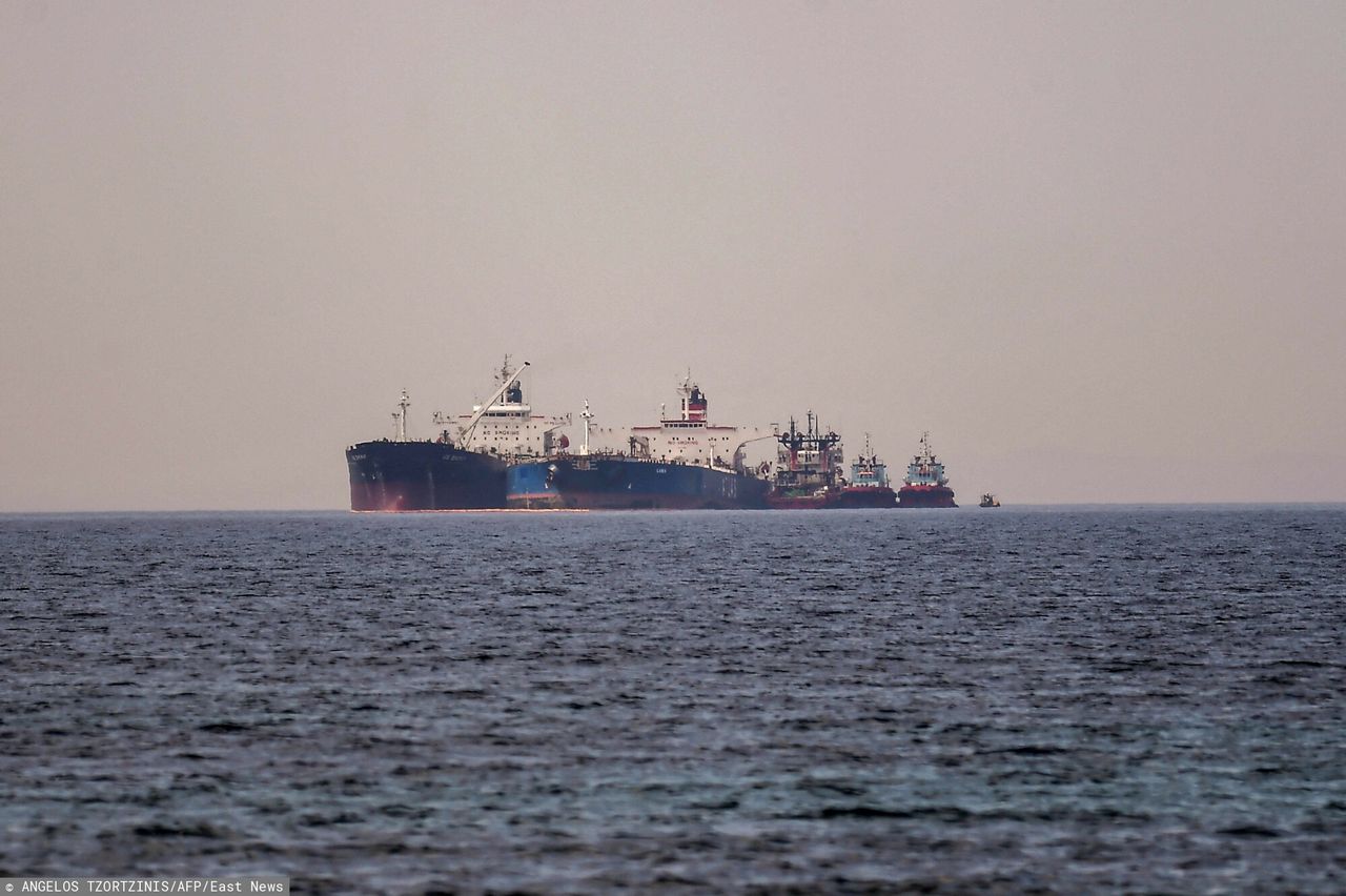 Russian oil trade: 'Shadow fleet' evading Western sanctions