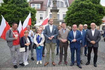 Rybnik: PiS chce referendum w sprawie paktu migracyjnego