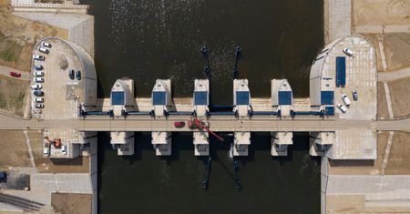 Największy w Polsce zbiornik przeciwpowodziowy otwarty. Pomieści tyle wody, ile zmieściłoby się 226 Pałacach Kultury