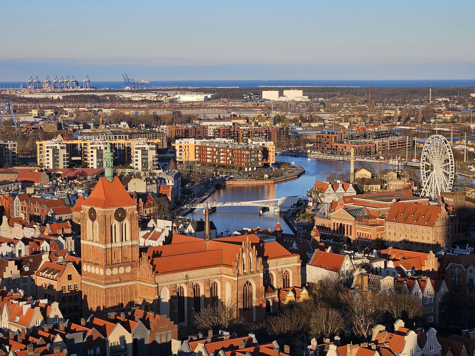Z Wieży Mariackiej można zobaczyć panoramę Gdańska