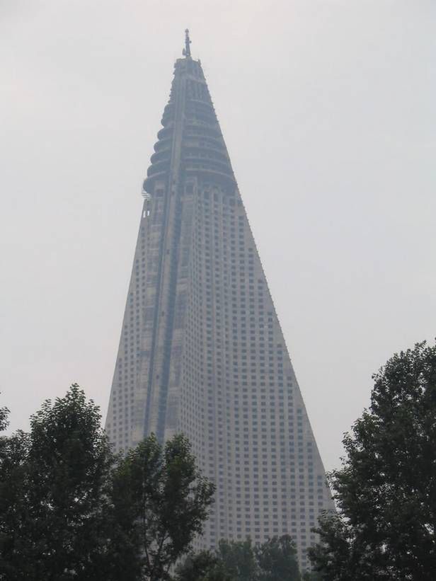 Korea Północna kończy budowę Hotelu Zagłady. Kiedy udostępnią Ryugyong Hotel? 3
