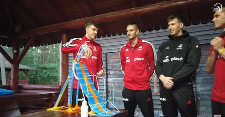 Polscy siatkarze stanęli na wysokości zadania. Zbudowali skocznie narciarskie