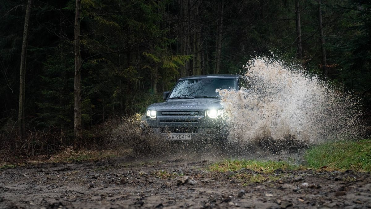 Land Rover Defender 130 Outbound