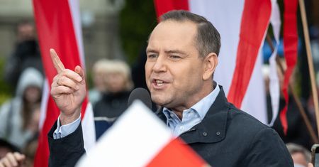 Nawrocki poręczył za neonazistę? Sztab nie zaprzecza