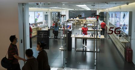 USA przedłużają sankcje wobec Huawei. Koncern twierdzi, że Stany "miażdżą firmy"