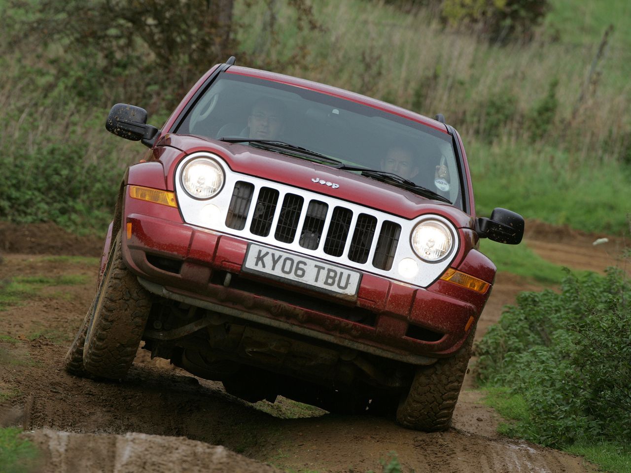 Bezkonkurencyjny w tym zestawieniu pod względem właściwości terenowych - Jeep Cherokee KJ