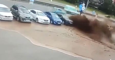 Rosjanin uciekał w popłochu. Ścieki wylały na ulicę