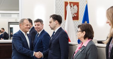 Reforma weszła w życie, pieniędzy ciągle mało. Samorządy naciskają na ministra finansów