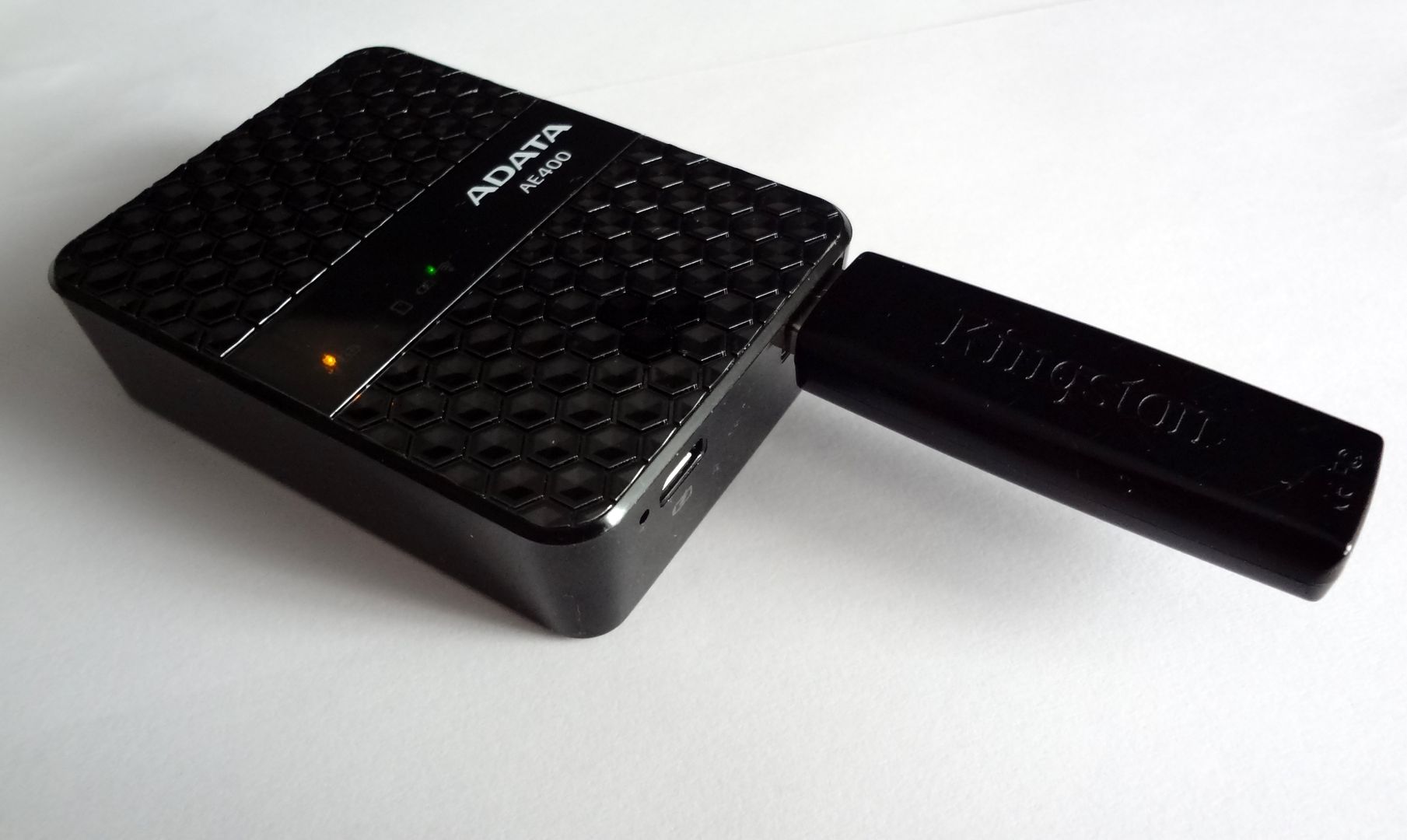 Ładuj smartfona i zgrywaj bezprzewodowo dane. Kingston MobileLite czy Adata DashDrive? 7