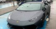 Kierowca tego lamborghini przesadził. Zajął dwa miejsca dla niepełnosprawnych