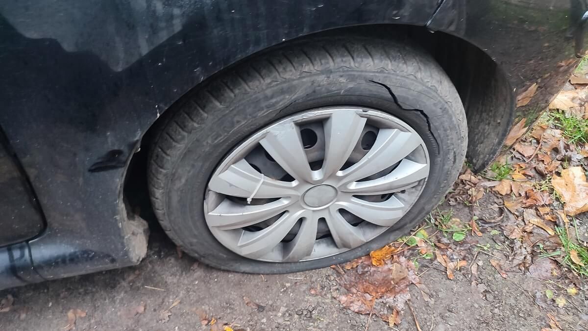 Pocięta opona w samochodzie na osiedlu Bronowice III-Maki