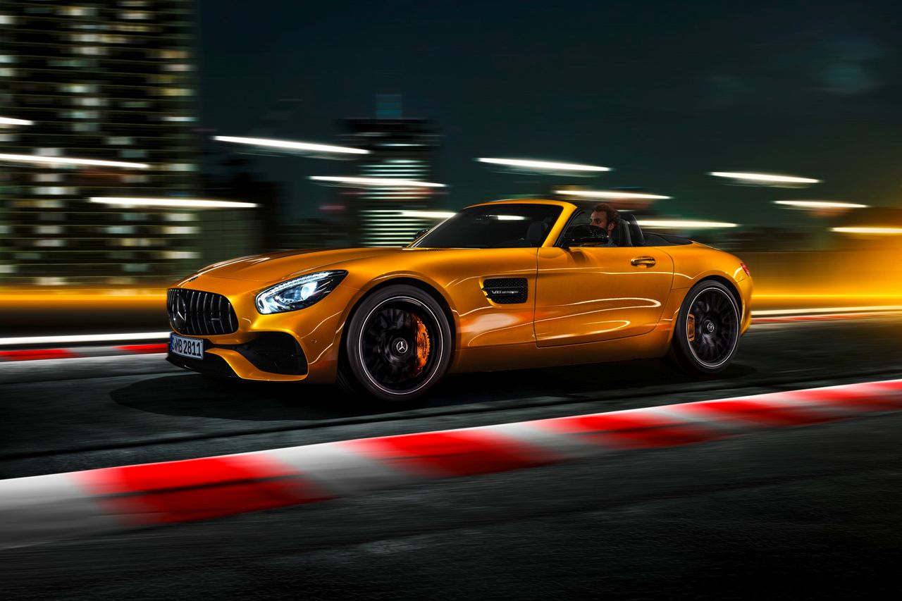 Jedna z trzech wersji prezentowanego już wcześniej modelu Mercedes-AMG GT Roadster. Tym razem oznaczona literą S, co wcale nie oznacza, że najszybsza.