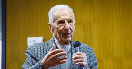 97-letni onkolog zdradza receptę na długowieczność. "Nie chodzi o pięć posiłków dziennie"