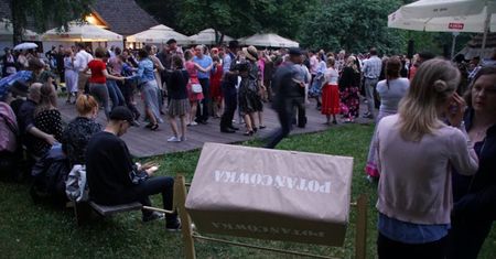 Nowy program rządu. Pół miliona złotych na organizację wiejskich potańcówek