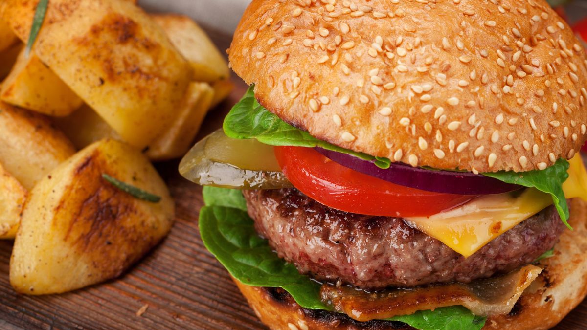 Przepis na domowego burgera z wołowiną