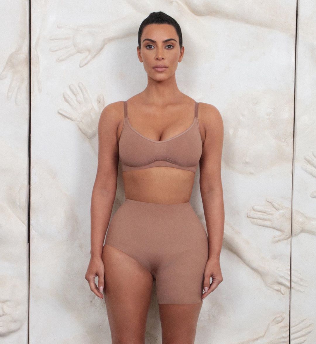 Kim Kardashian krytykowana po wypuszczeniu bielizny wyszczuplającej dla kobiet w ciąży