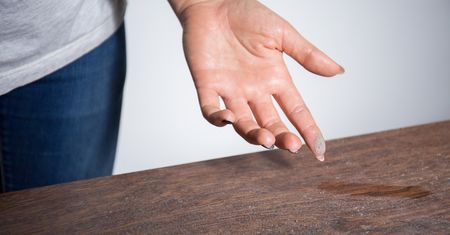 Dodaj do wody pół zakrętki. Zapomnisz o kurzu na długie tygodnie
