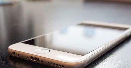 Smartfony nas „odmóżdżają”