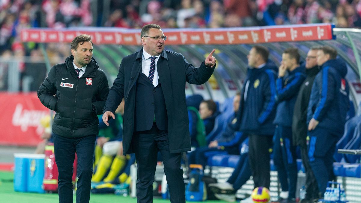 Trener Czeslaw Michniewicz (POL) during the e 2022 FIFA World Cup Qualifier knockout round play-off match between Poland and Sweden at Silesian Stadium on March 29, 2022 in Chorzow, Poland. (Photo by Foto Olimpik/NurPhoto via Getty Images)