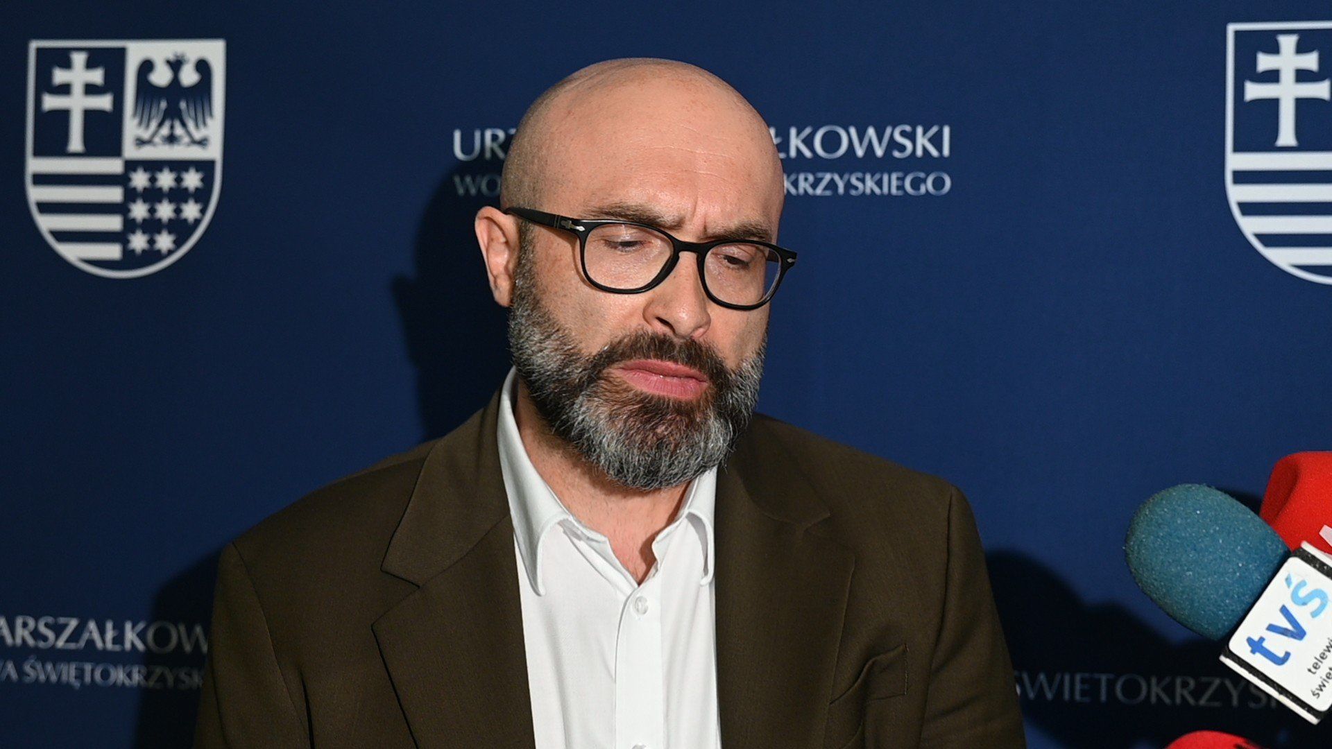 Chwilę po konferencji urzędu, Michał Kotański zorganizował swoją własną konferencję prasową. W obszernym wystąpieniu powtórzył swoje wcześniejsze oskarżenia. 