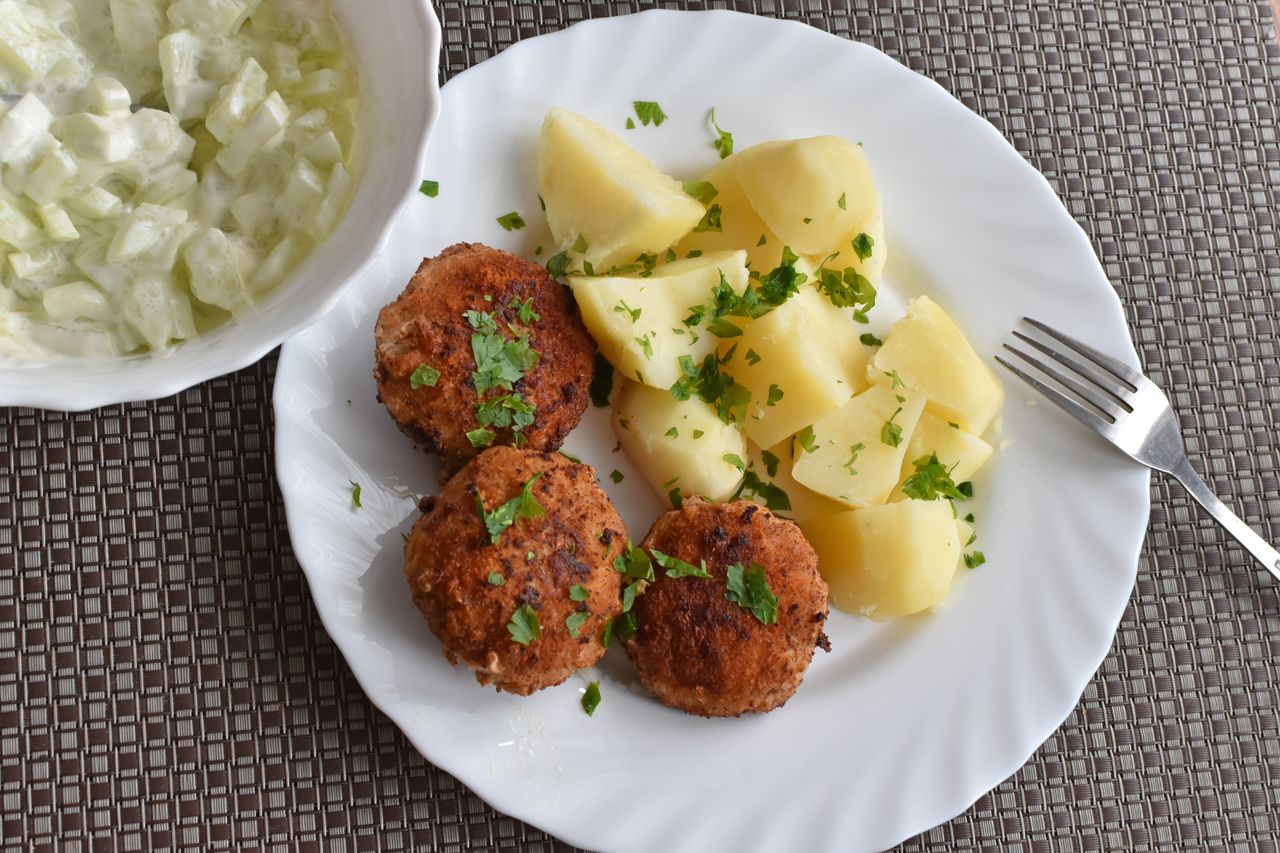 Nigdy więcej nie zjesz suchych mielonych! Dodaj ten składnik