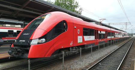 Chaos na dworcach. Polregio zmieniło rozkład, pasażerowie grzmią