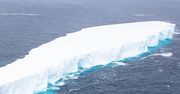 152 mld ton słodkiej wody uwolnione do oceanu. Groźne topnienie góry lodowej A68a oderwanej od Antarktydy
