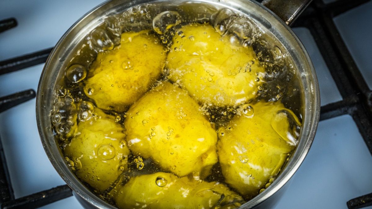 Dlaczego warto dodać masło do ziemniaków?