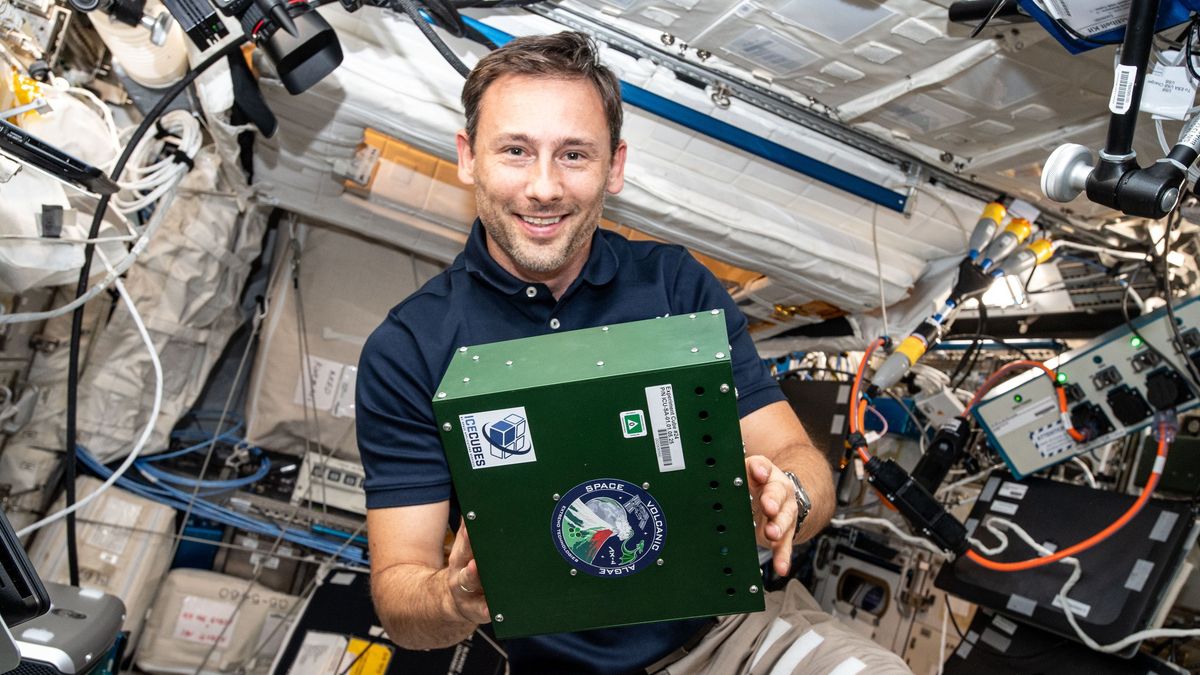 Sławosz Uznański-Wiśniewski na pokładzie ISS 