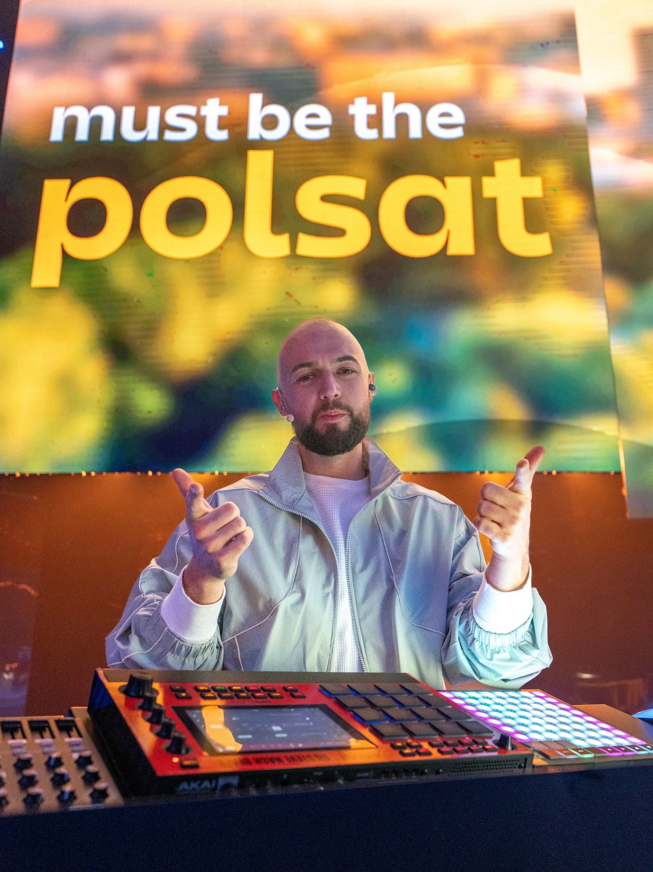 Muzyczny mistrz z Torunia na kanapie "halo tu Polsat!"