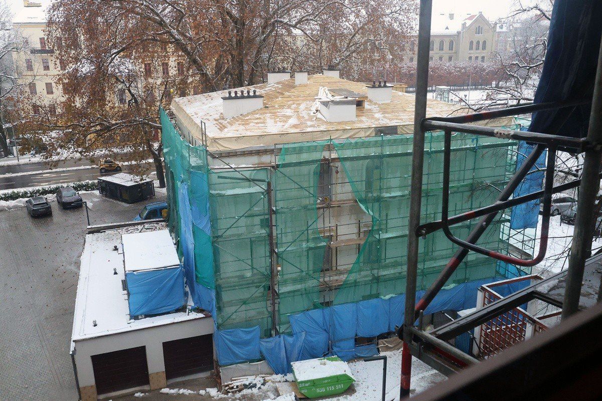 Trwa remont tzw. małego budynku urzędu miasta przy Placu Słowiańskim w Legnicy, aktualne zdjęcia