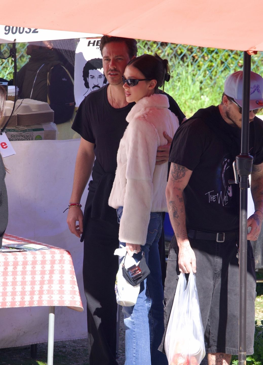 Brooklyn Beckham i Nicola Peltz robią zakupy z jej bratem