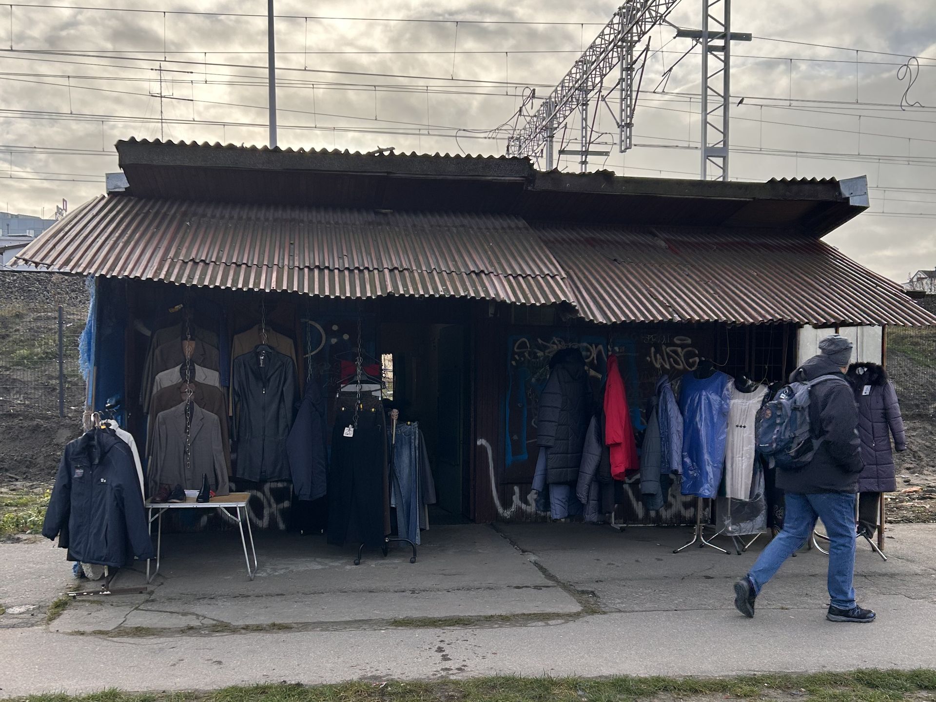 Ostatni działający pawilon handlowy przy ul. Kolejowej 