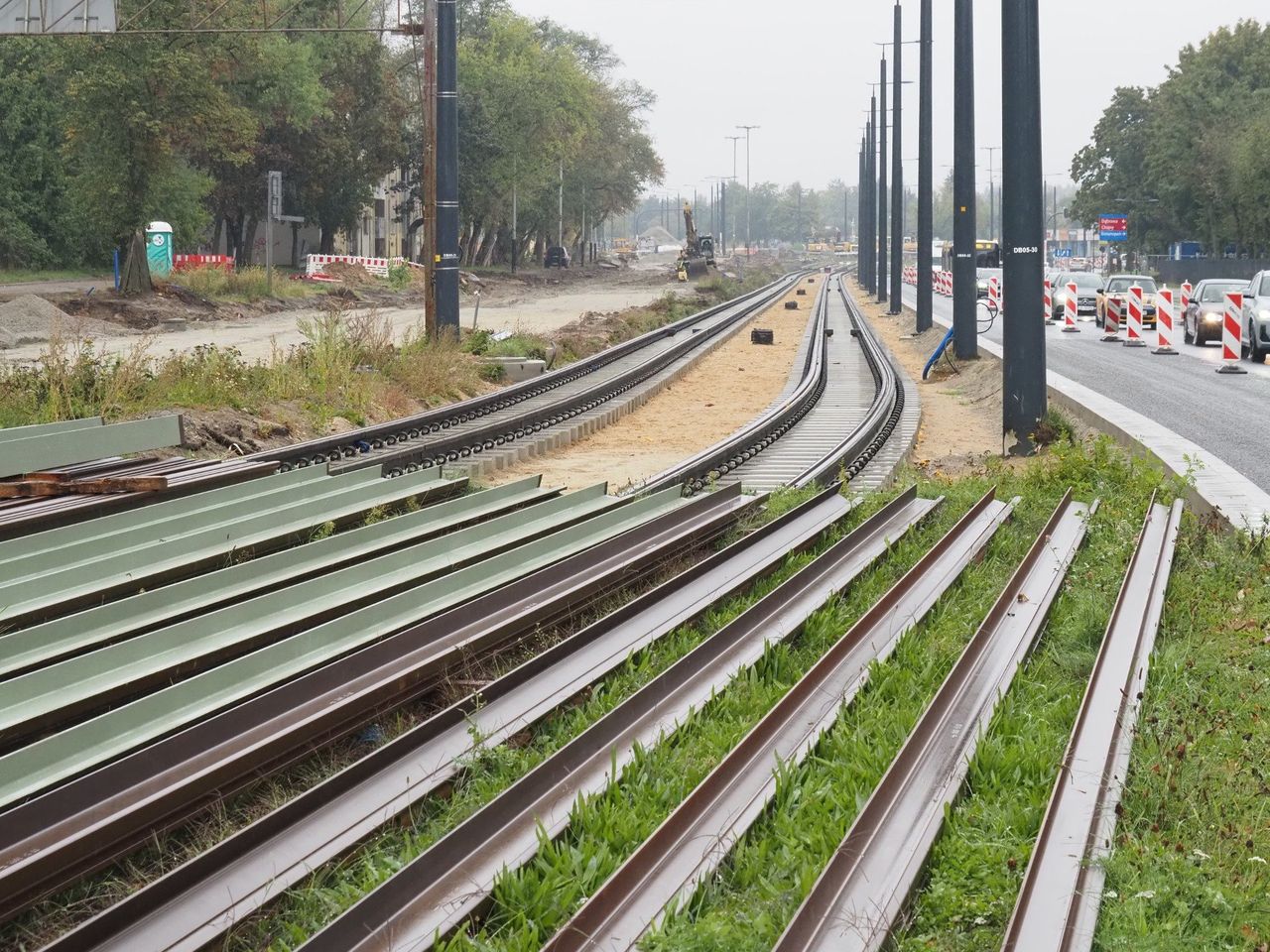 Łódź: Po 11 latach robót z przerwami i wielomiesięcznych opóźnień dobiega końca remont Śmigłego - Rydza. Kiedy wrócą tramwaje na Dąbrowę Niższą?