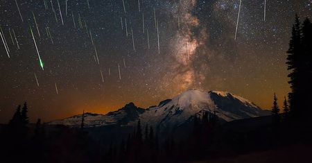 Jedyne w sowim rodzaju zdjęcie Perseidów i "erupcji" Drogi Mlecznej