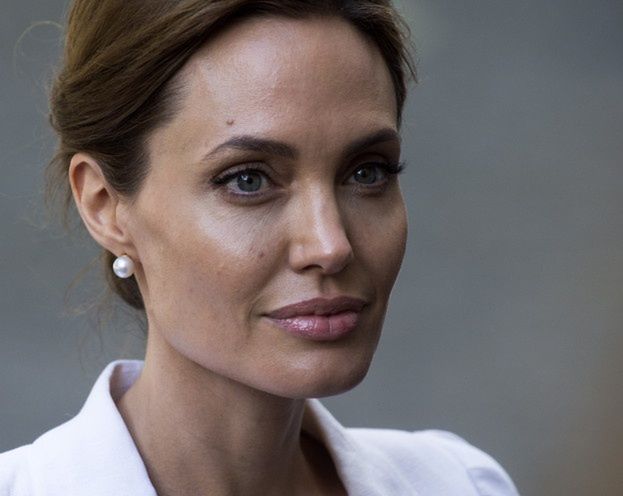 Angelina Jolie. Wiedźma wojny nie składa broni