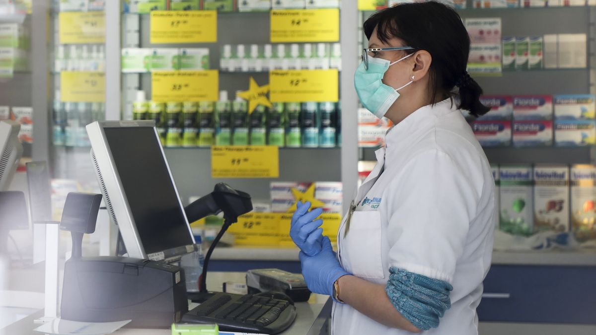 Coronavirus Precautions In Krakow
A pharmacist in a pharmacy is wearing a face mask due to the spread of coronavirus Krakow, Poland on March 16, 2020. The Polish Prime Minister has introduced a state of epidemic threat, in force as of Saturday, which will include controls on the countrys borders and restrictions imposed on services such as museums, restaurants, pubs and shopping malls. (Photo by Beata Zawrzel/NurPhoto via Getty Images)
NurPhoto
polish, cracow, european, health, corona, healthcare, prevention, mask, face, protective, seller, drugstore, gloves