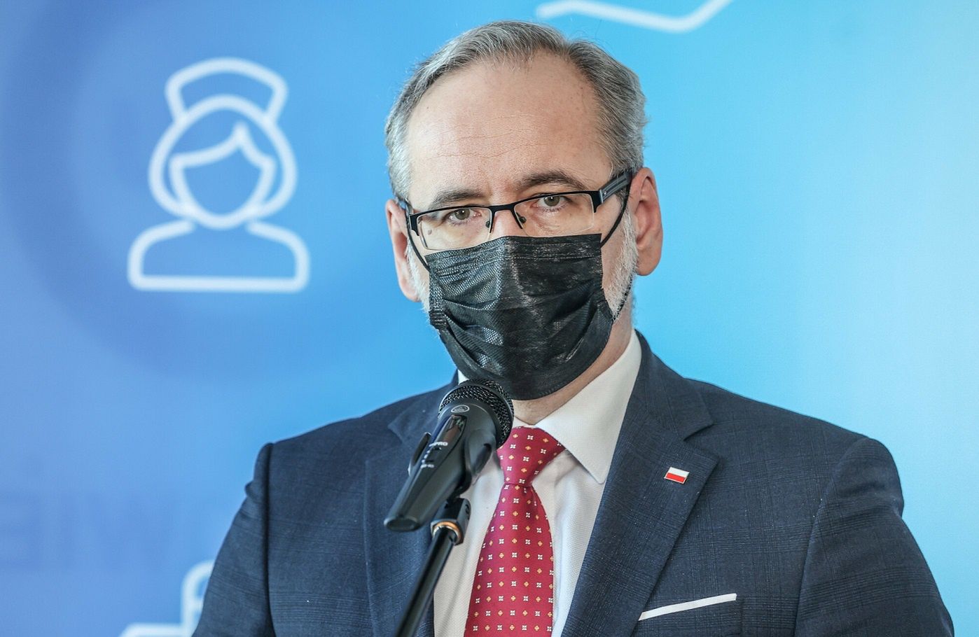 "Zielone światło na umieranie". Eksperci miażdżą pomysł ministra ws. masek i obostrzeń