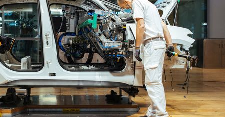 Producenci chcą ominąć problem półprzewodników. Zmieniają swoje samochody