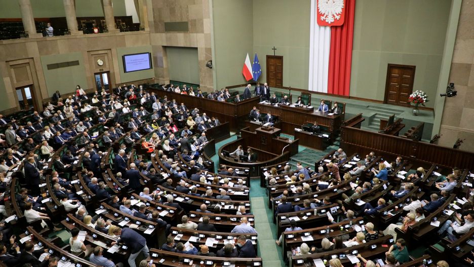 Sondaż dla WP. KO rośnie w siłę, złe wieści dla Szymona Hołowni 