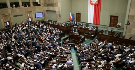 Sondaż dla WP. Rośnie poparcie dla KO, złe wieści dla Szymona Hołowni